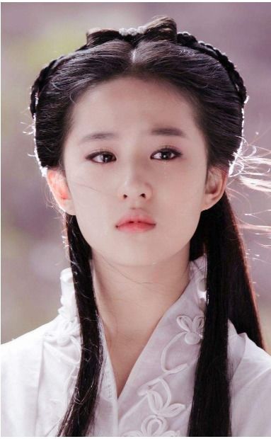 刘亦菲出道23年只拍过9部剧，她究竟在忙什么？